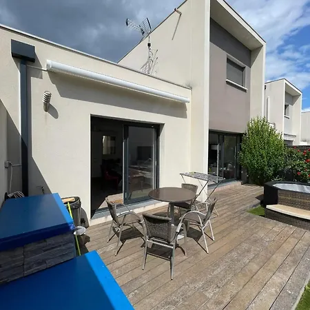Сasa de vacaciones Maison familiale avec piscine à Juvignac, 90 m², 6 pers.
