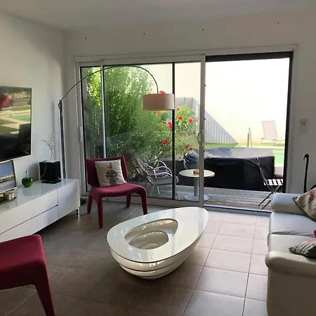 Maison Familiale Avec Piscine A Juvignac, 90 M², 6 Pers.
