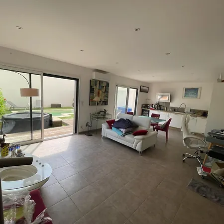 Maison Familiale Avec Piscine A Juvignac, 90 M², 6 Pers. Feriehus *
