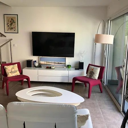 Feriehus Maison Familiale Avec Piscine A Juvignac, 90 M², 6 Pers. *