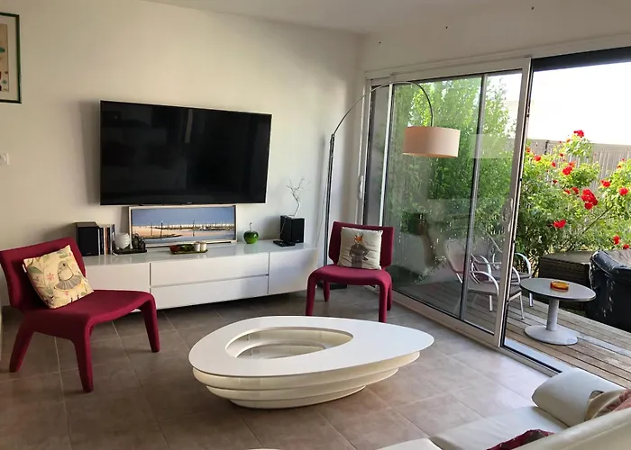 Feriehus Maison Familiale Avec Piscine A Juvignac, 90 M², 6 Pers. *