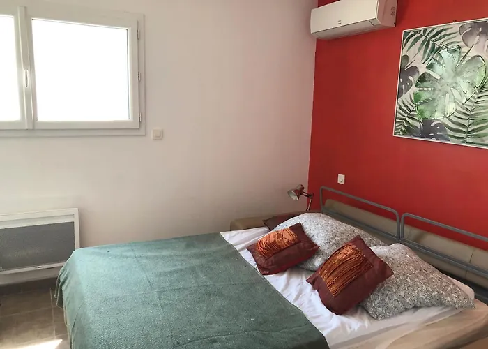 Maison Familiale Avec Piscine A Juvignac, 90 M², 6 Pers.